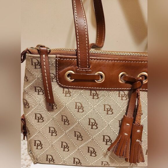 Vtg. Mint  Dooney & Bourke Signature Logo Brn/Tan Canvas w/Leather Trim Handbag - Picture 3 of 16